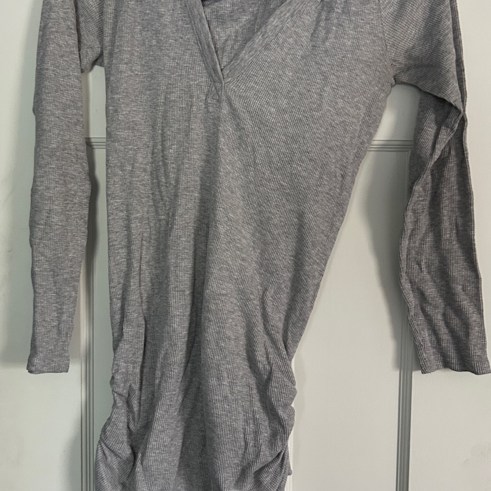Old Navy Gray Maternity Top